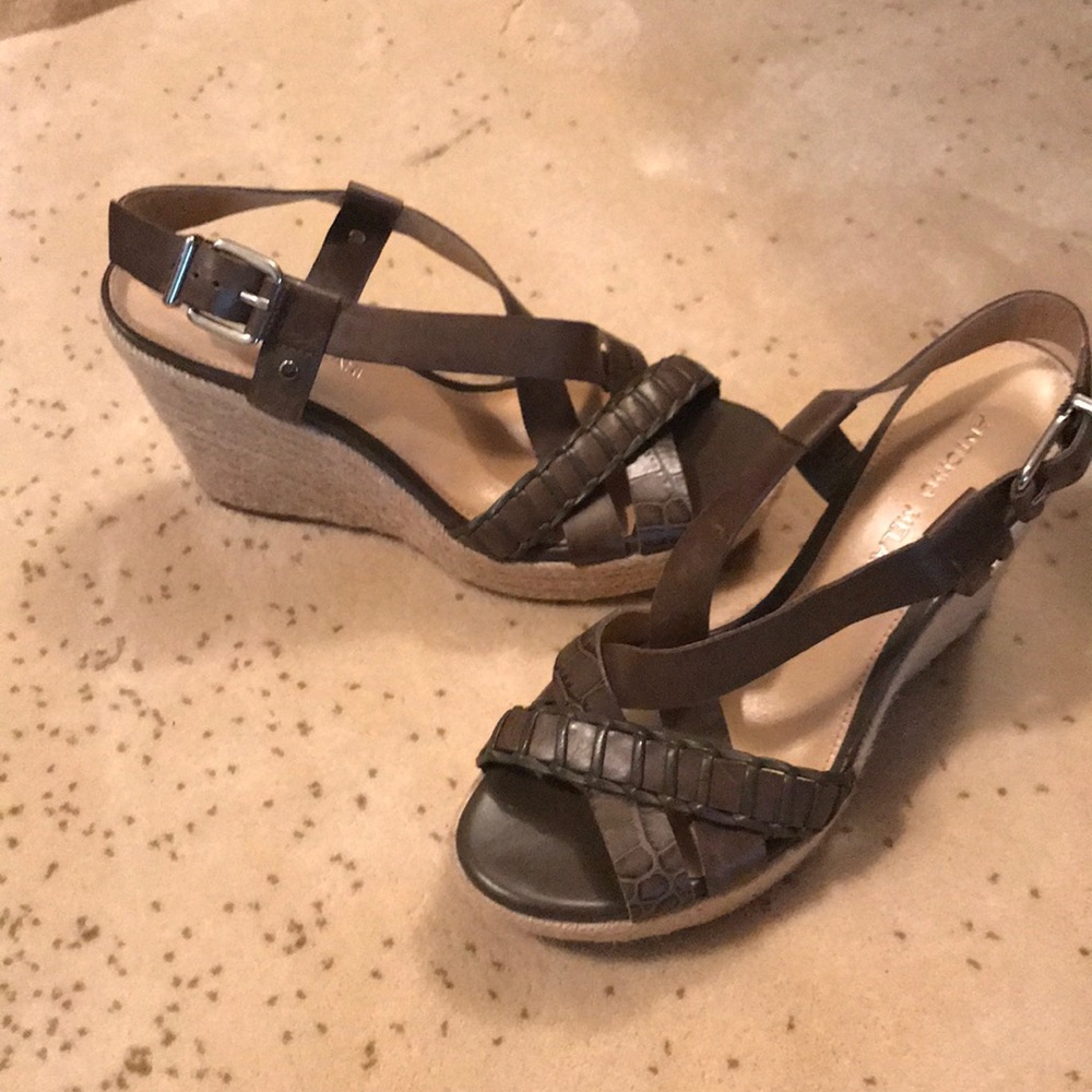 Reserved**Antonio Melani Wedges- Olive Color